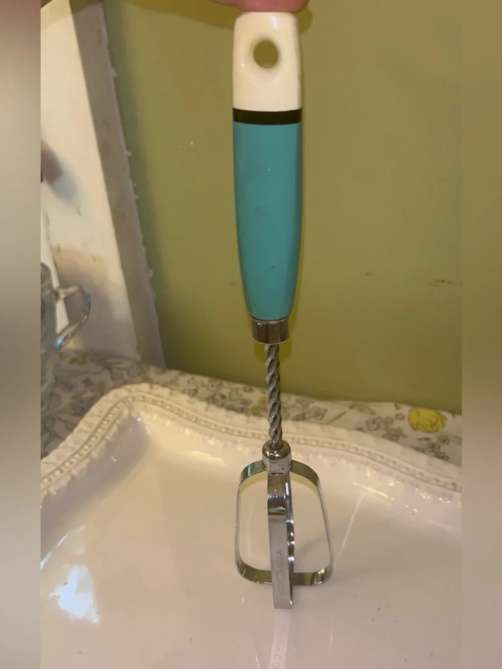 ECKO Vintage MCM Teal and Cream Wooden Handle Spring Loaded Push Egg Beater